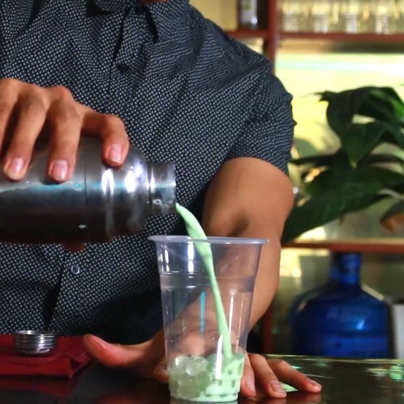 Step 3 Make mint milk tea with white pearls