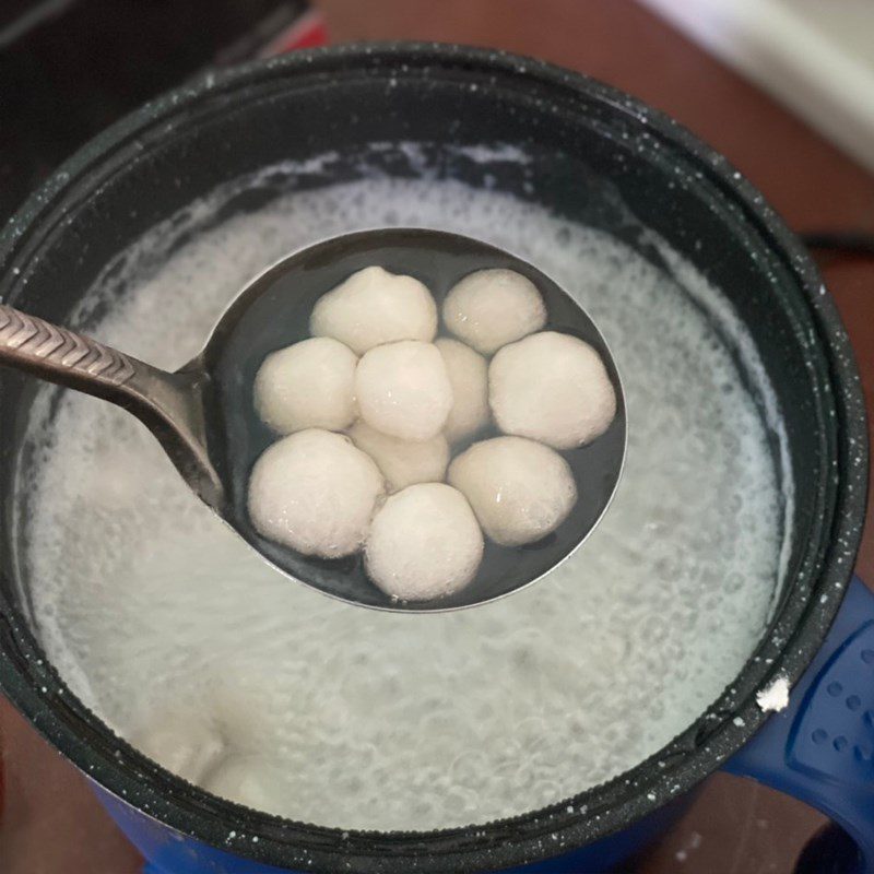 Step 2 Making tapioca pearls with tapioca flour and syrup
