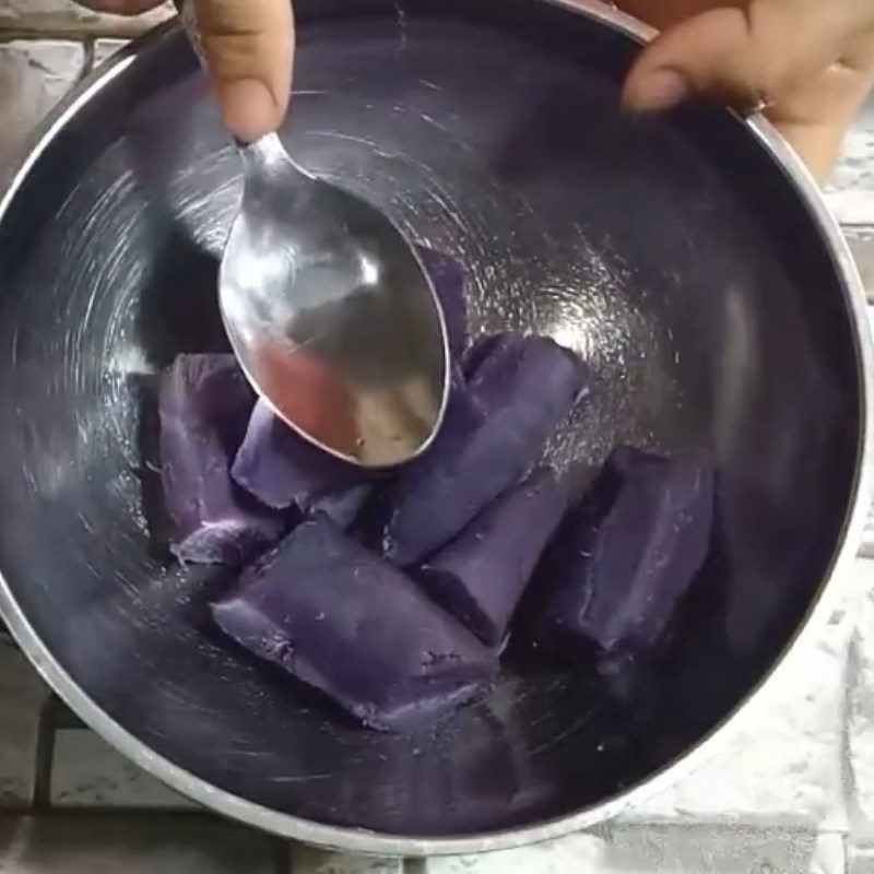 Step 2 Making the chewy sweet potato balls for Sweet Potato Banana Che