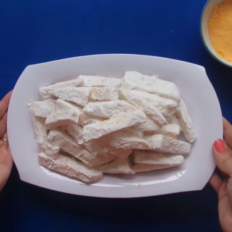 Step 2 Coating and frying sweet potatoes Cheese-flavored sweet potatoes
