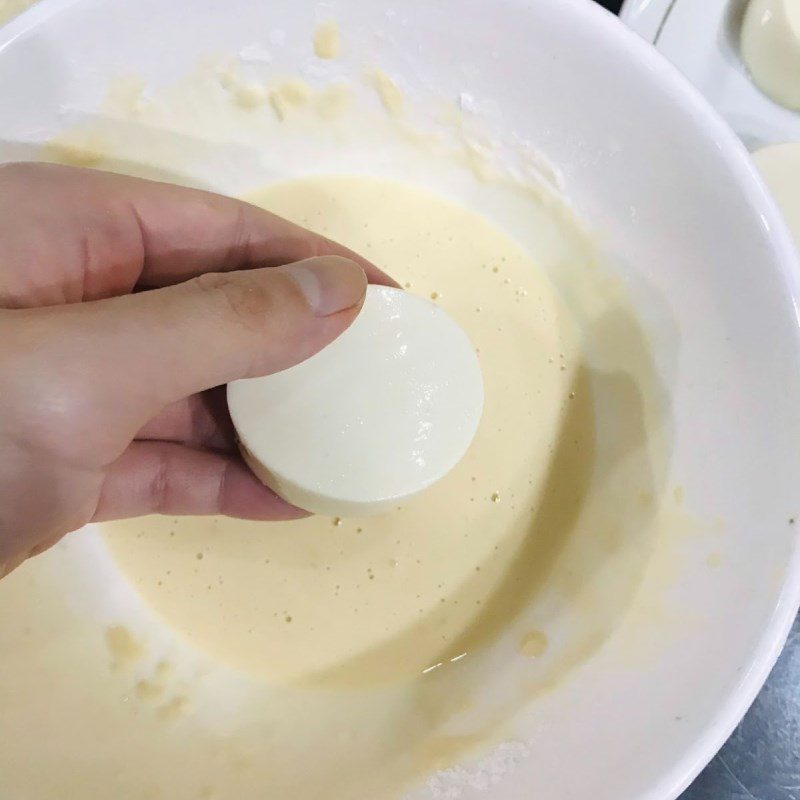 Step 3 Coat the tofu with the crispy batter Crispy fried tofu (recipe shared by a user)