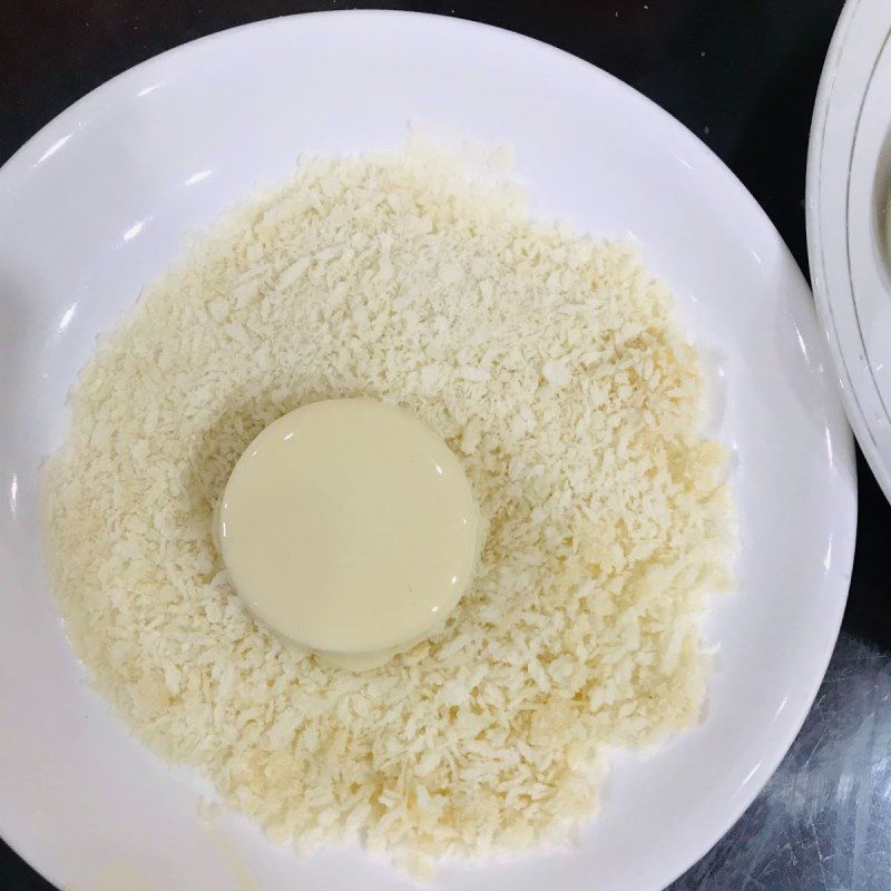 Step 3 Roll the soft tofu with breadcrumbs Fried soft tofu (recipe shared by users)