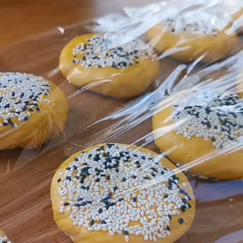 Step 6 Roll sesame Pumpkin cake with peanut filling