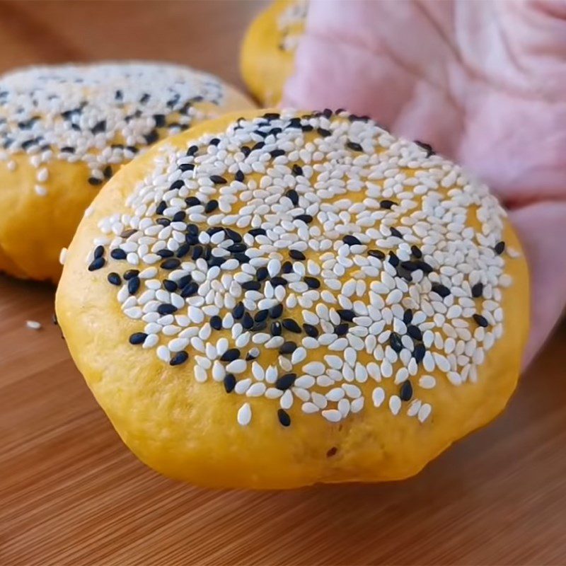 Step 6 Roll sesame Pumpkin cake with peanut filling