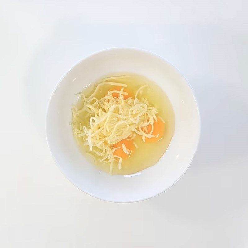 Step 1 Take the egg yolk out and mix with cheese Baked cheese eggs