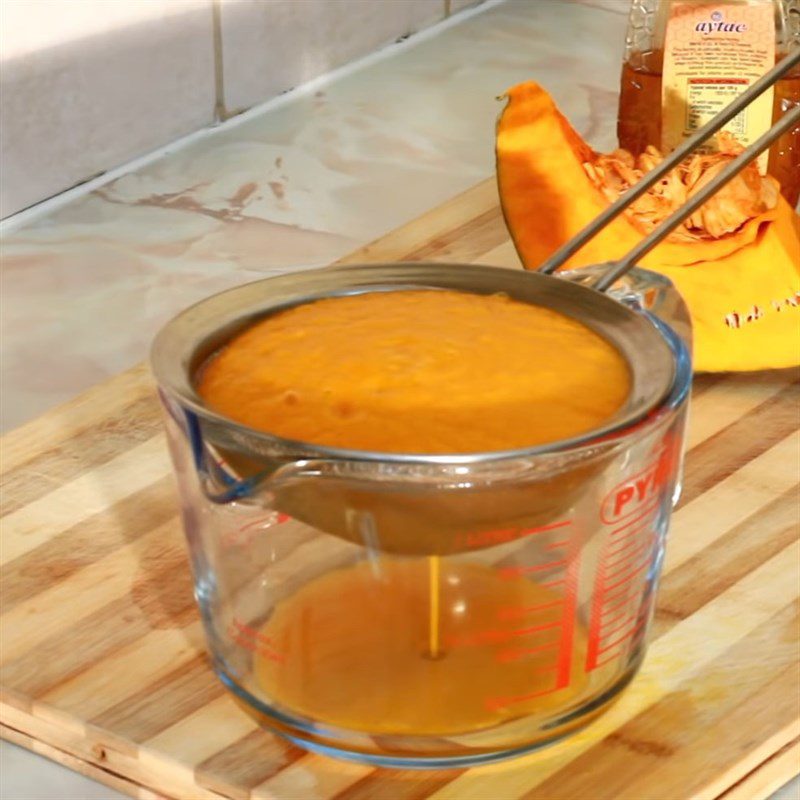 Step 3 Strain to get the juice Pumpkin juice with lemon and ginger