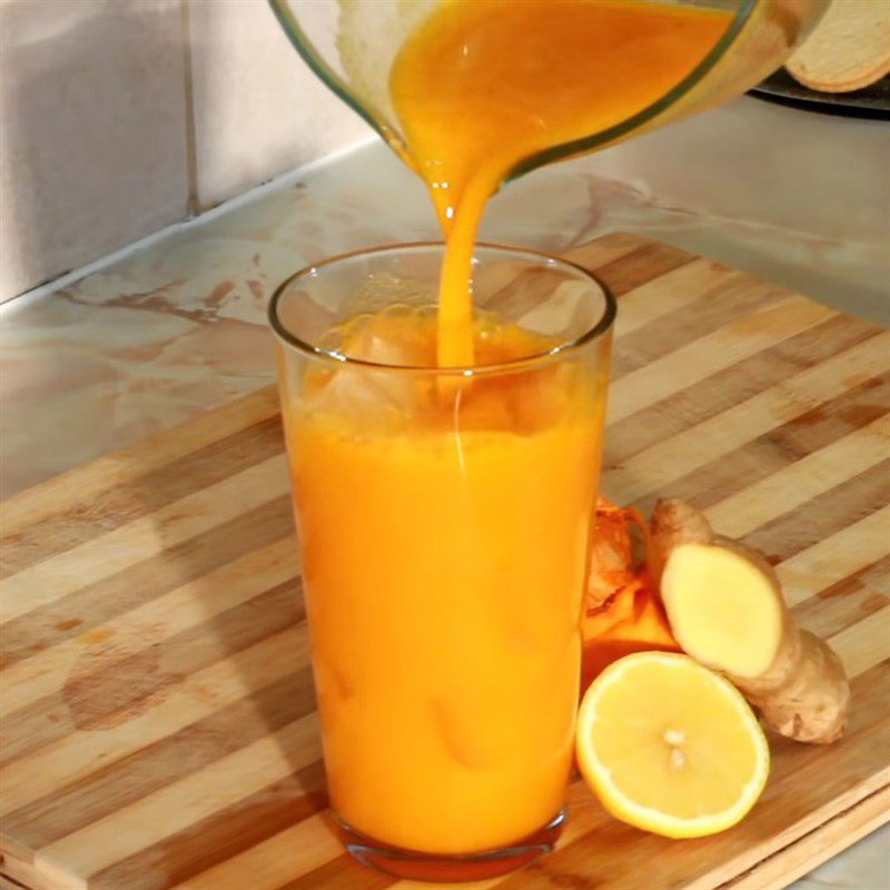 Step 3 Strain to get the juice Pumpkin juice with lemon and ginger
