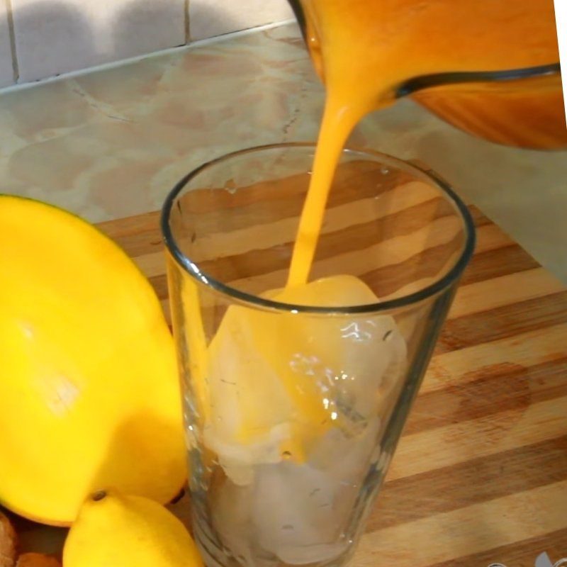 Step 3 Strain the mango carrot juice Mango carrot juice