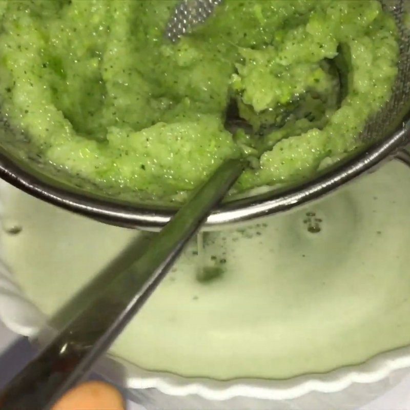 Step 3 Strain the green mango and mint juice Green mango and mint juice