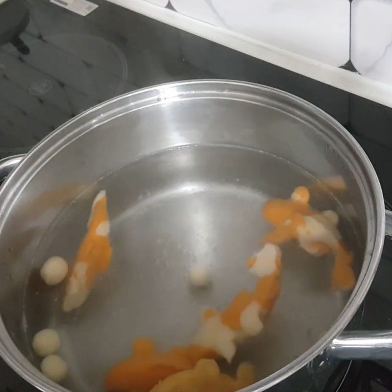 Step 5 Boiling the cake Chè trôi nước cá chép
