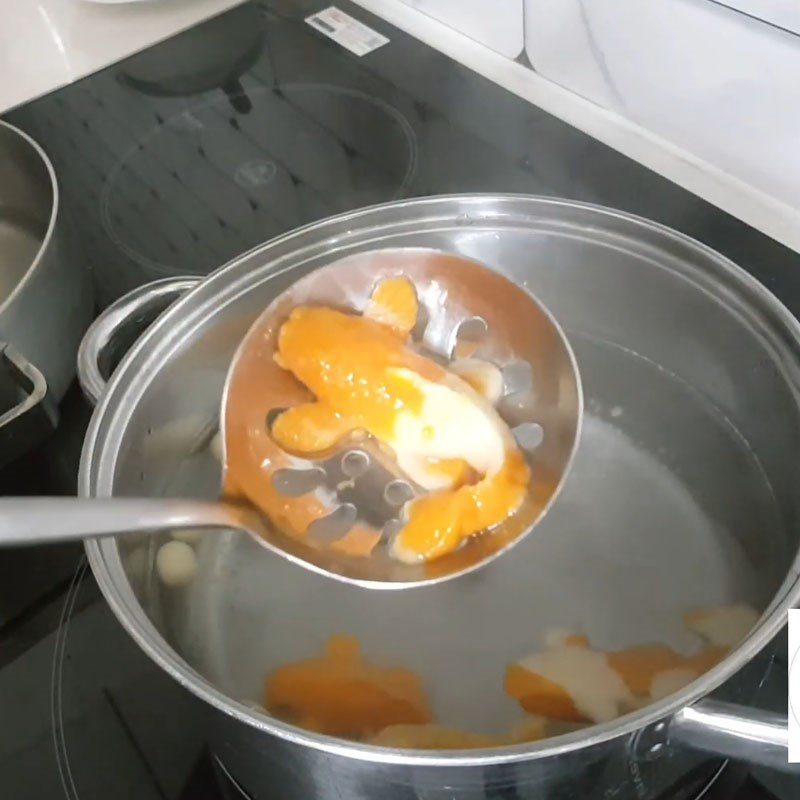 Step 5 Boiling the cake Chè trôi nước cá chép