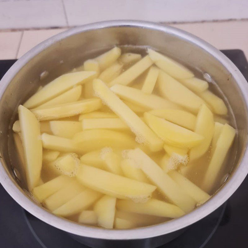 Step 2 Boiled potatoes Cheese-flavored potatoes (recipe shared by user)