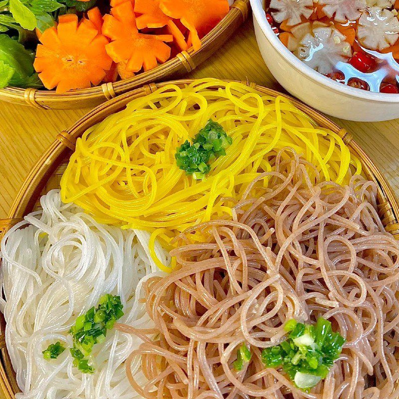 Step 4 Boiling noodles and decorating How to make vermicelli with spring rolls and homemade spring rolls