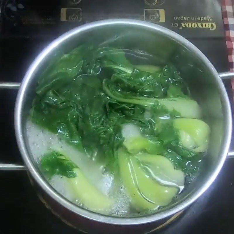 Step 3 Boil bok choy Beef stir-fried with shiitake mushrooms