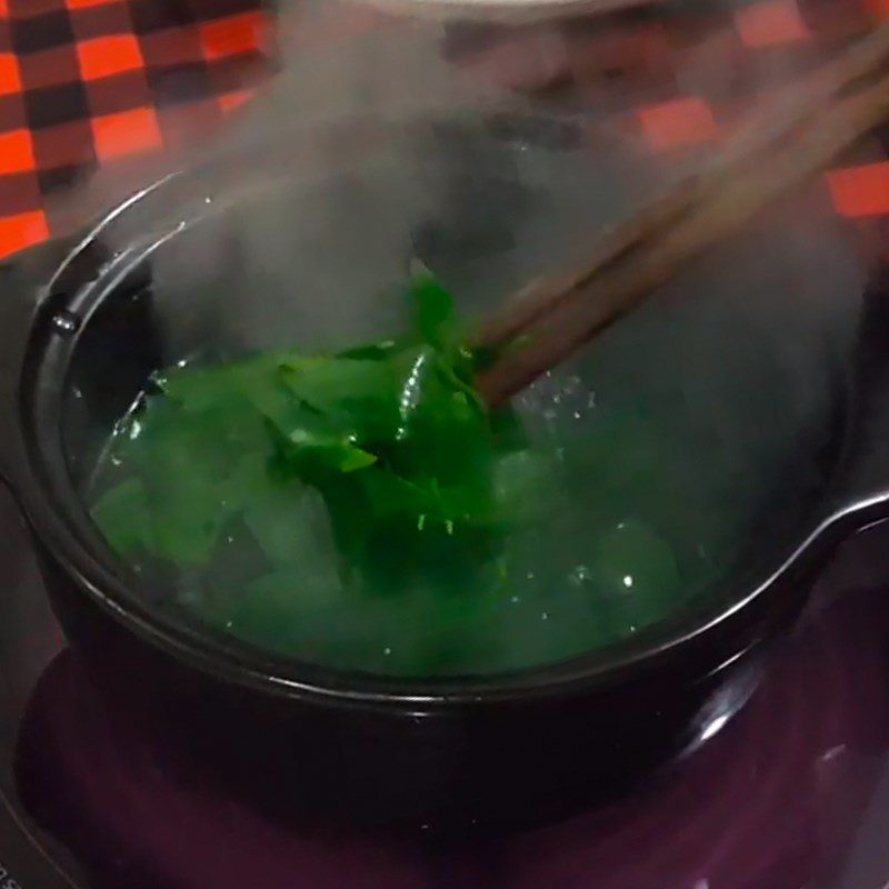 Step 4 Boil the water spinach Beef and water spinach porridge