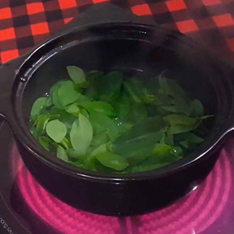 Step 4 Boil the water spinach Beef and water spinach porridge