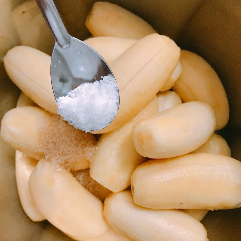Step 2 Boil the bananas Caramelized bananas