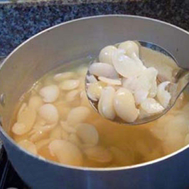 Step 2 Boil mung beans for coconut milk mung bean dessert