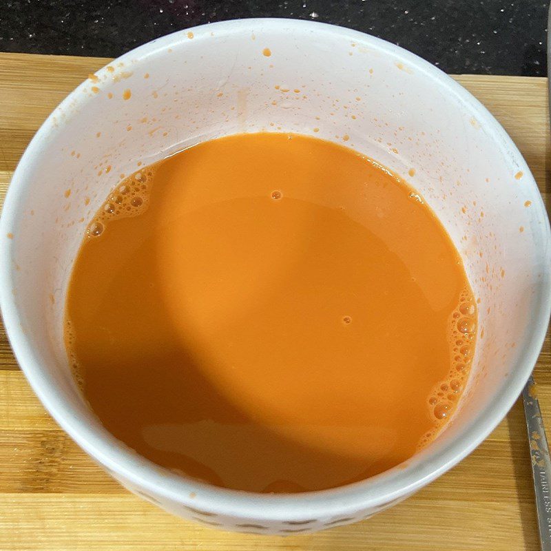 Step 3 Strain the juice Fresh carrot juice using a blender