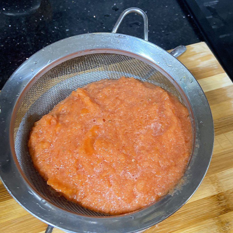 Step 3 Straining the juice Carrot and tomato juice using a blender