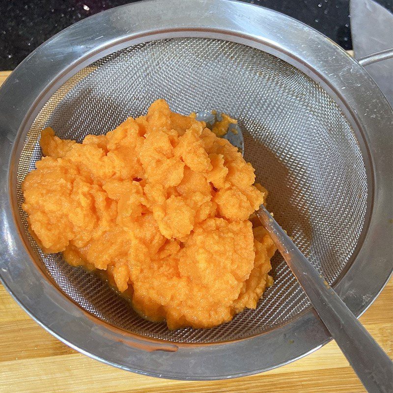 Step 3 Strain the juice Fresh carrot juice using a blender