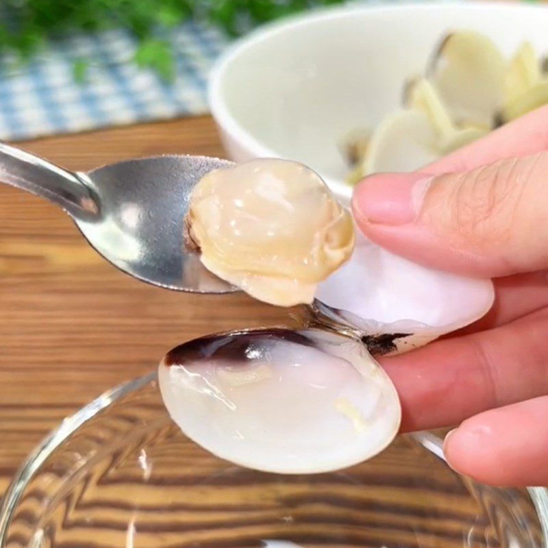 Step 2 Boil clams for Spicy Clam Noodles (Recipe shared from Tiktok Cooking with TasteVN)