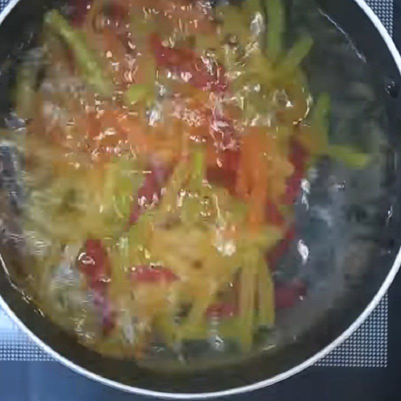 Step 1 Boil the noodles Stir-fried noodles with seafood and tamarind sauce