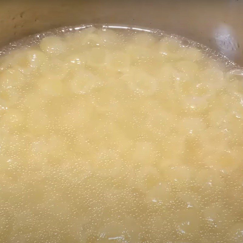 Step 4 Boil the noodle with pork ribs and meatballs