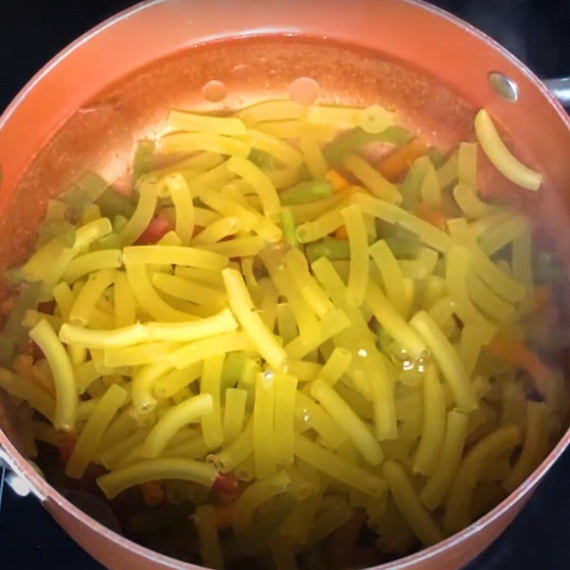 Step 4 Boil the noodles for pork rib noodle with char siu