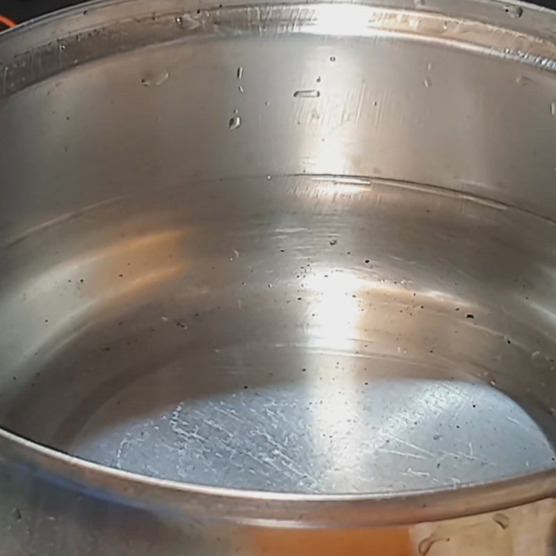 Step 1 Boil bean curd skin Vegetarian fried eggs from bean curd skin