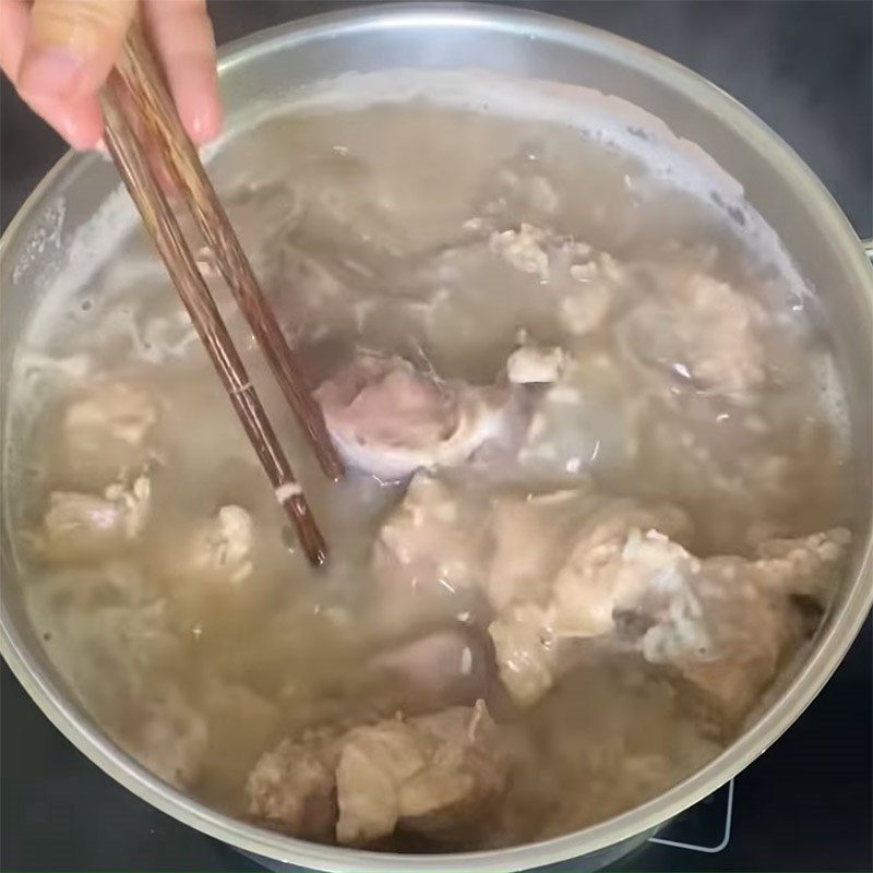 Step 5 Boil the meat Chao Tieu