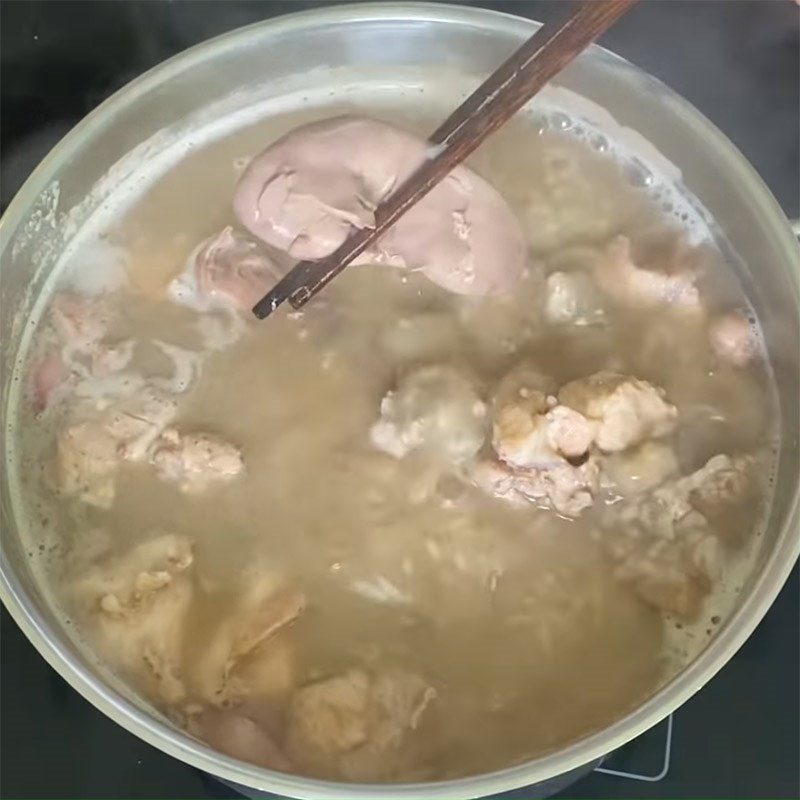 Step 5 Boil the meat Chao Tieu