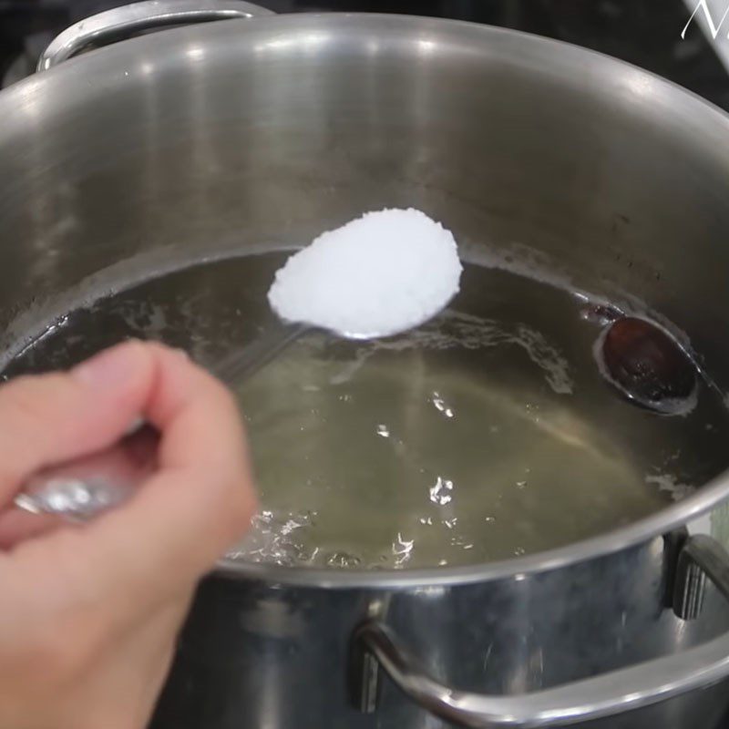 Step 2 Boil the beef for herbal beef stew