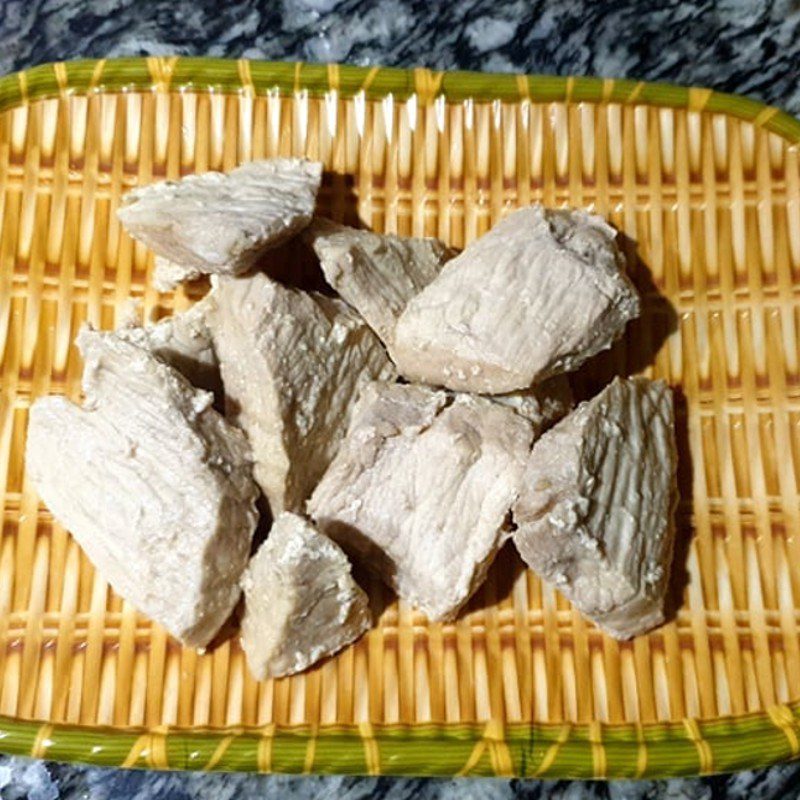 Step 2 Boil the pork Dried seasoned pork shredded (Recipe shared by user)