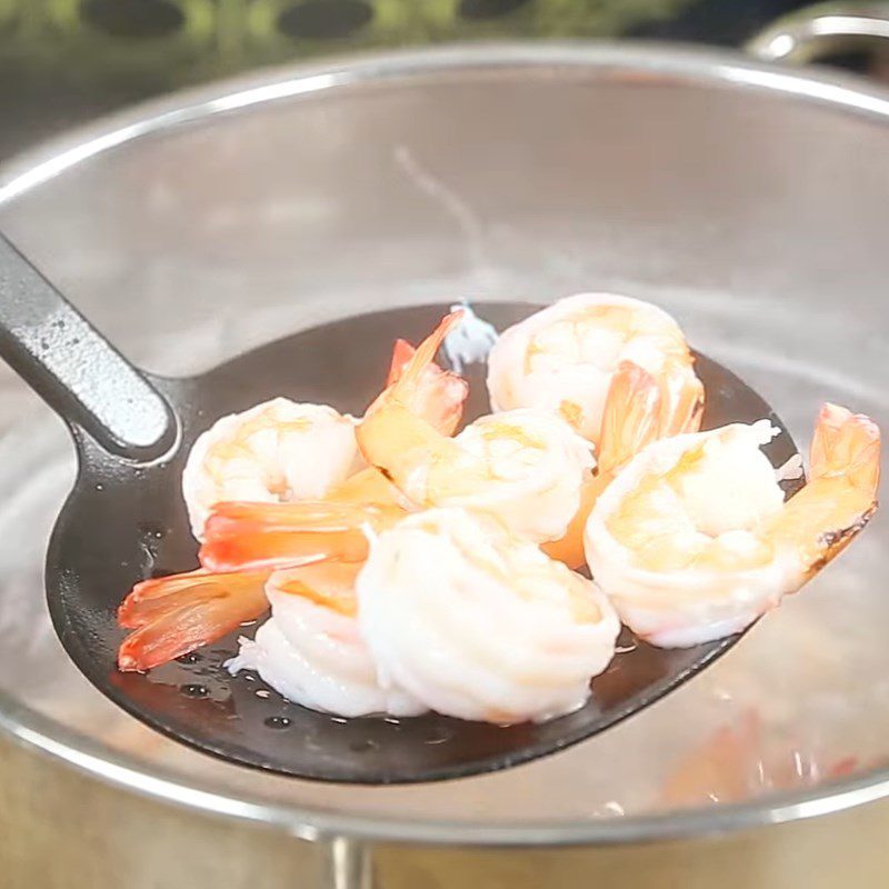 Step 2 Boil shrimp Grapefruit shrimp salad with walnut