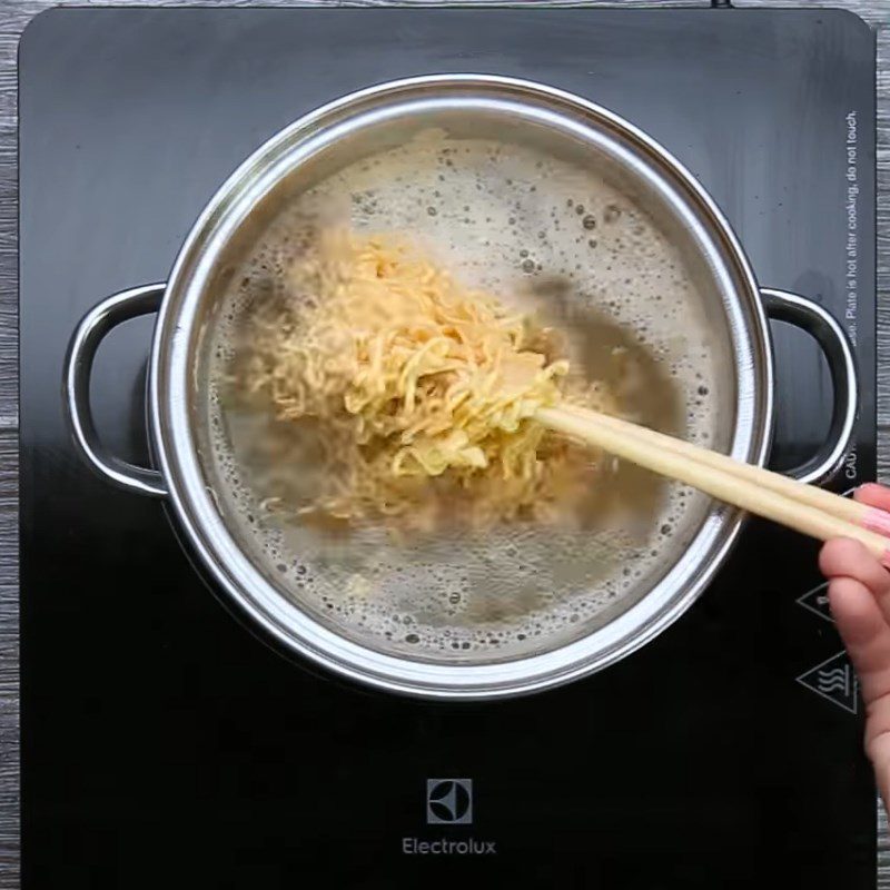 Step 5 Boil shrimp, bok choy, and blanch noodles Fatty noodle salad
