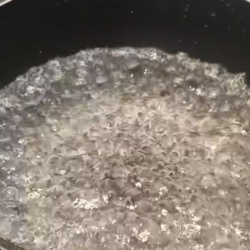 Step 3 Boil shrimp and squid Dry noodle soup