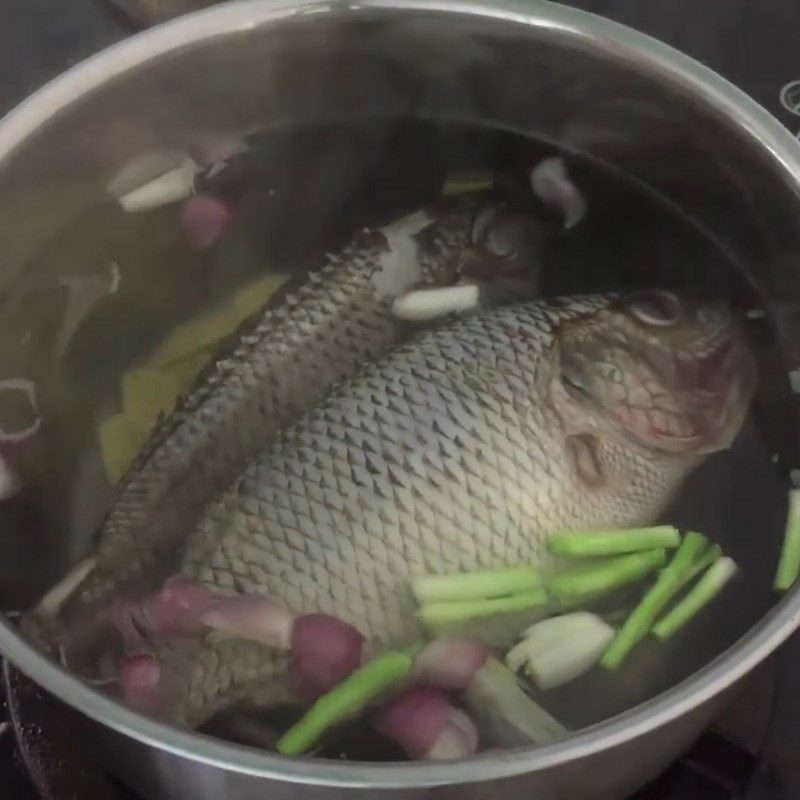 Step 3 Boil and separate the fish meat Snakehead fish cake