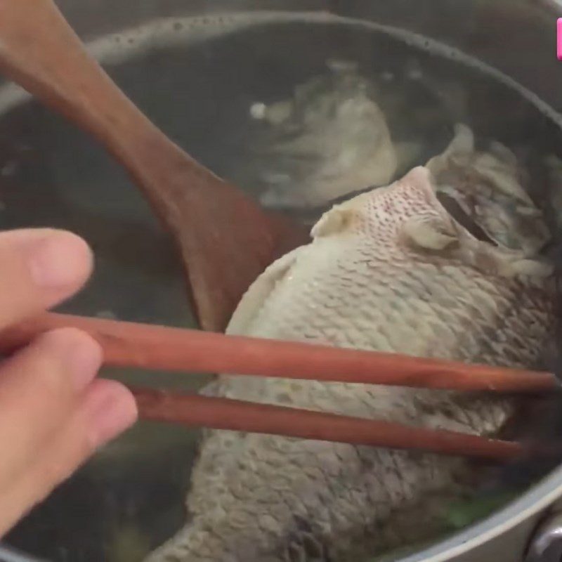 Step 3 Boil and separate the fish meat Snakehead fish cake