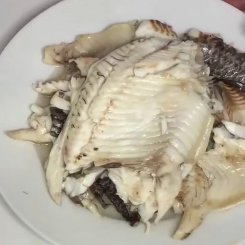 Step 3 Boil and separate the fish meat Snakehead fish cake