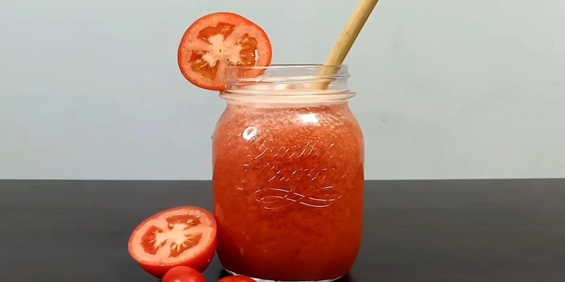 make tomato juice very fast very easy with blender 04618