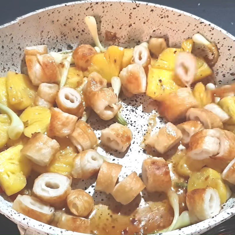 Step 3 Stir-fried tofu Sweet and sour tofu