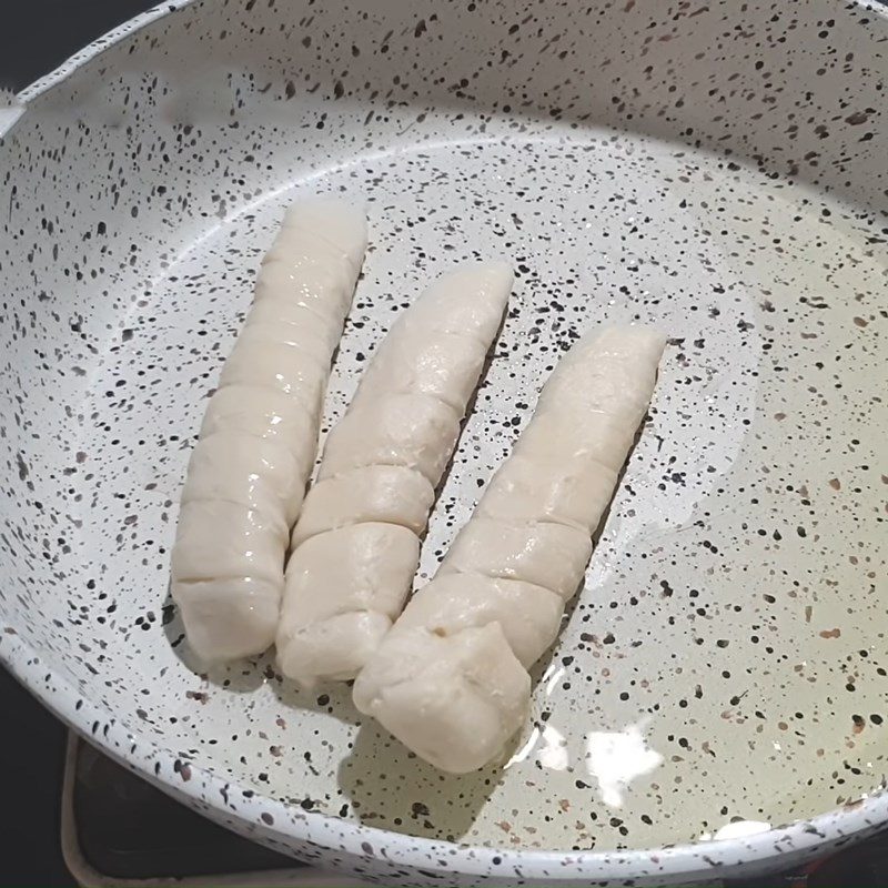 Step 2 Frying wheat gluten Sweet and sour wheat gluten stir-fry
