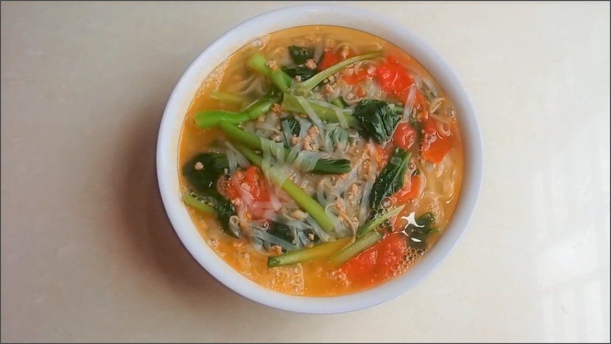 2 Simple and Delicious Ways to Cook Rice Noodles, Nutritious for Breakfast 2 Rice noodles with tomato and minced meat