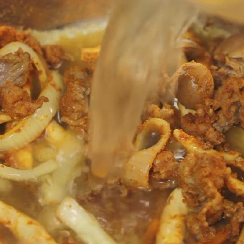 Step 4 Cooking the broth Udon curry beef
