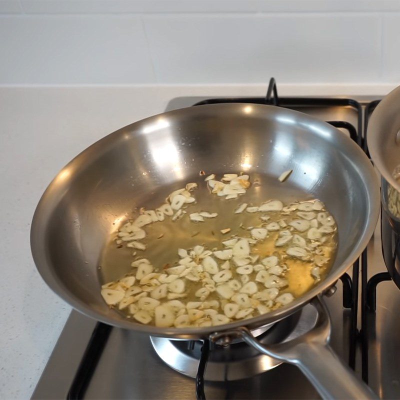Step 2 Sautéed Garlic Oil Traditional Garlic Oil Spaghetti Aglio e Olio