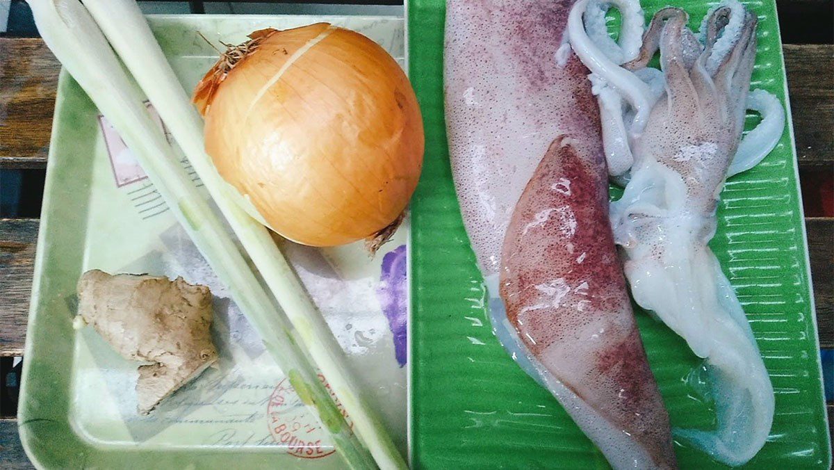 Ingredients for steamed squid with beer, ginger and lemongrass, and guava leaves