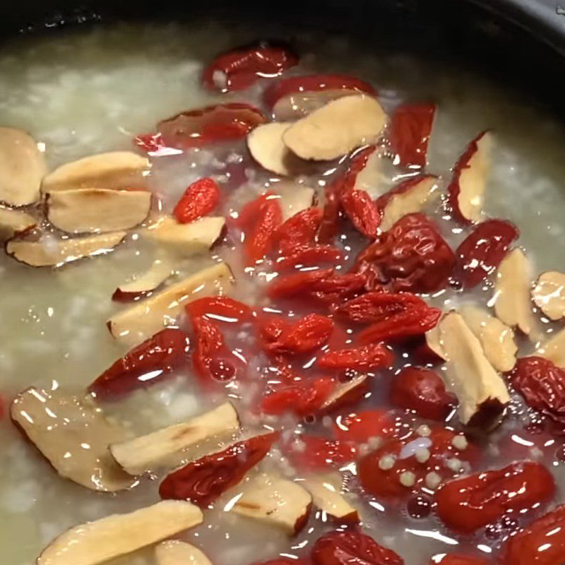 Step 3 Cooking millet with ingredients for red apple tea