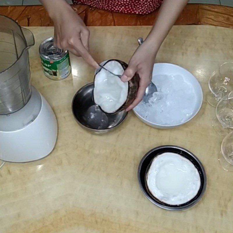 Step 1 Grate sáp coconut for sáp coconut smoothie