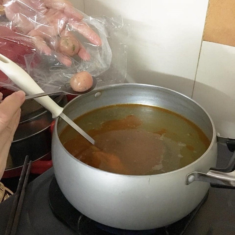 Step 5 Cooking bánh canh Bánh canh gõ gáo dừa with cá lăng fish cake